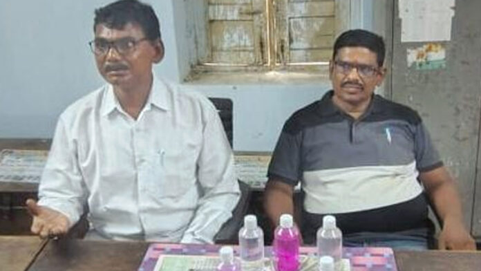 ACB Raid | ఏసీబీకి చిక్కిన నీటిపారుదల శాఖ ఉద్యోగులు ACB Raid | ఏసీబీకి చిక్కిన నీటిపారుదల శాఖ ఉద్యోగులు
