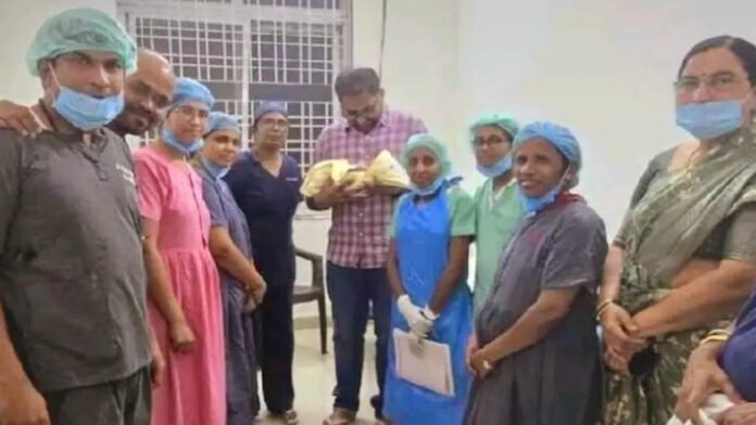 akshara today - collector wife government hospital | సర్కారు దవాఖానాలో కలెక్టర్ భార్య ప్రసవం