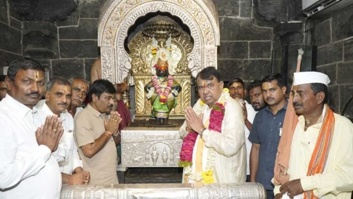 Mla Pocharam Srinivas Reddy | పండరీపూర్ విఠలేశ్వరుడిని దర్శించుకున్న పోచారం Mla Pocharam Srinivas Reddy | పండరీపూర్ విఠలేశ్వరుడిని దర్శించుకున్న పోచారం