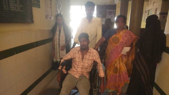 Bodhan Bodhan Government Hospital | బోధన్ ఆస్పత్రిలో బంధువులే వార్డ్బాయ్లు