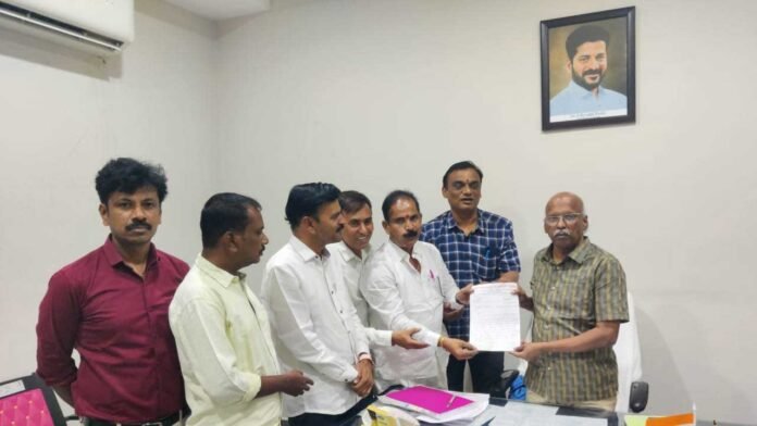 deo Nizamabad DEO Ashok | ప్రైమరీ స్కూల్ హెచ్ఎంల సమస్యలు పరిష్కరించాలి