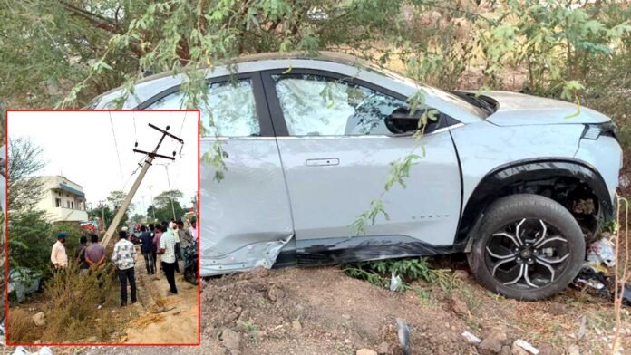 kamareddy Electricity Department | కరెంట్ స్థంభాన్ని ఢీకొన్న కారు.. ట్రాన్స్కో సబ్ఇంజినీర్కు గాయాలు