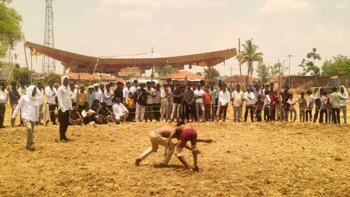 kusti Wrestling competitions | ఆకట్టుకున్న కుస్తీ పోటీలు