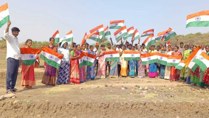 laboures Operation Sindoor | ఆపరేషన్ సింధూర్’పై ఉపాధి కూలీల హర్షం