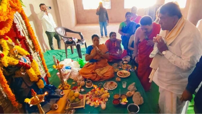 vasavi-1 Mla Pocharam Srinivas Reddy | వాసవి కన్యకా పరమేశ్వరి జయంతి సందర్భంగా ఎమ్మెల్యే పూజలు