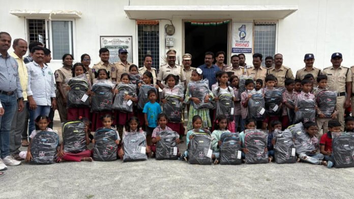 akshara today - school bag Excise Department : ఎక్సైజ్ శాఖ ఆధ్వర్యంలో స్కూల్ బ్యాగుల వితరణ
