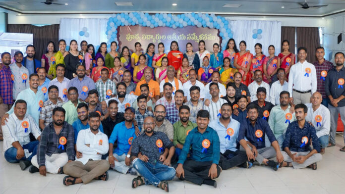 akshara today - students Tenth grade students | విశ్వశాంతి హైస్కూల్ 2004-05 విద్యార్థుల ఆత్మీయ సమ్మేళనం