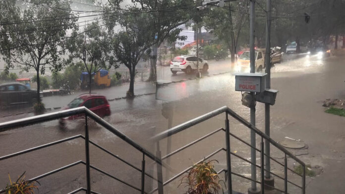 Heavy Rain | హైదరాబాద్‌లో వర్ష బీభత్సం.. ఆరెంజ్​ అలెర్ట్ జారీ.. అధికారులకు సీఎం కీలక ఆదేశాలు